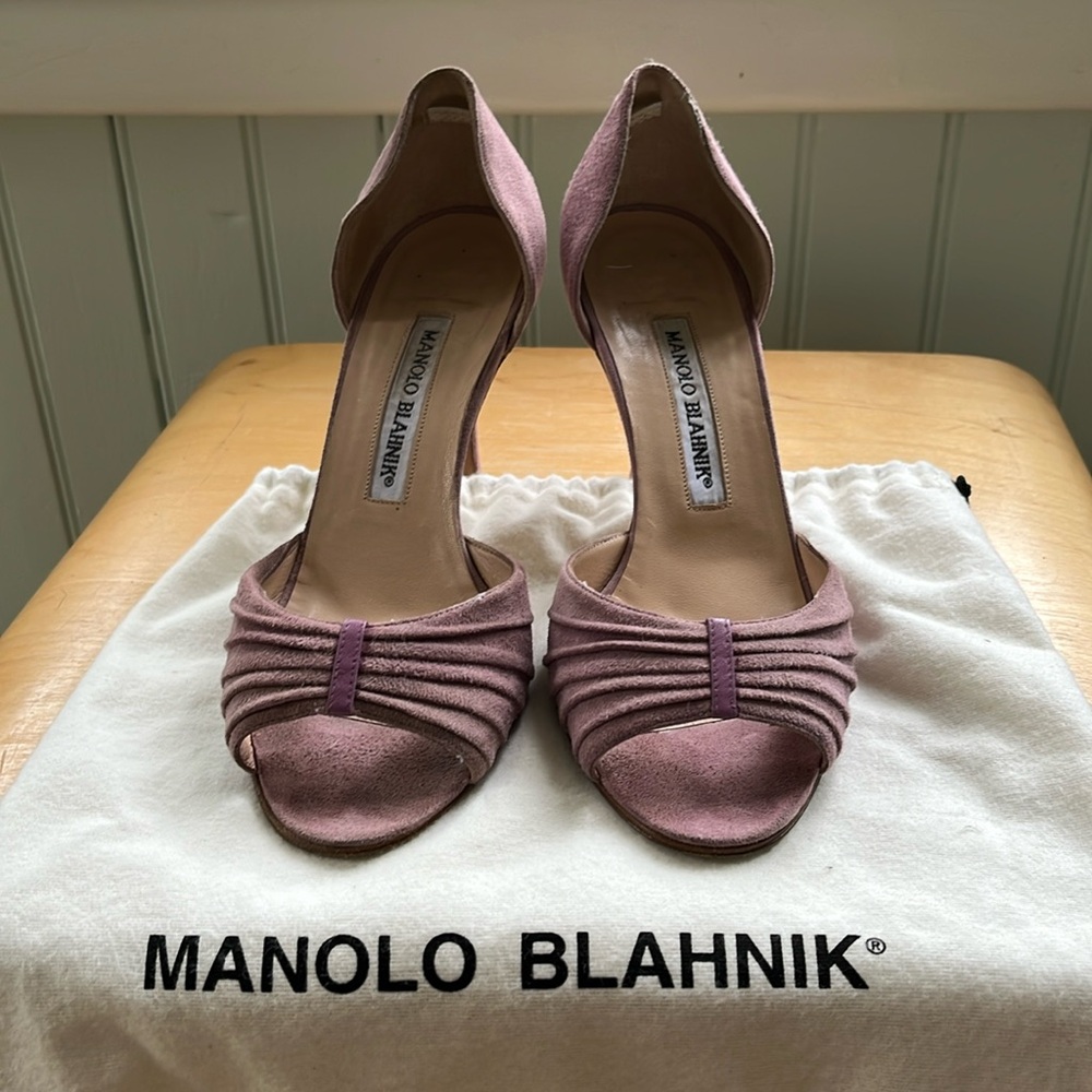Manolo Blahnik D’Orsay heel, lilac suede, 36